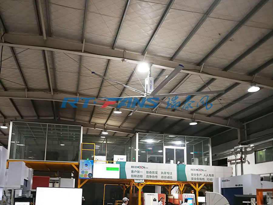 经济的通风降温方案在厂房车间安装工业大风扇